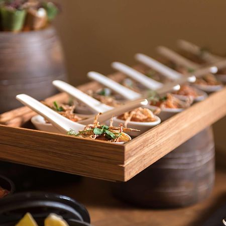 Radisson Blu Hotel Riyadh Convention And Exhibition Center Kültér fotó A selection of tapas