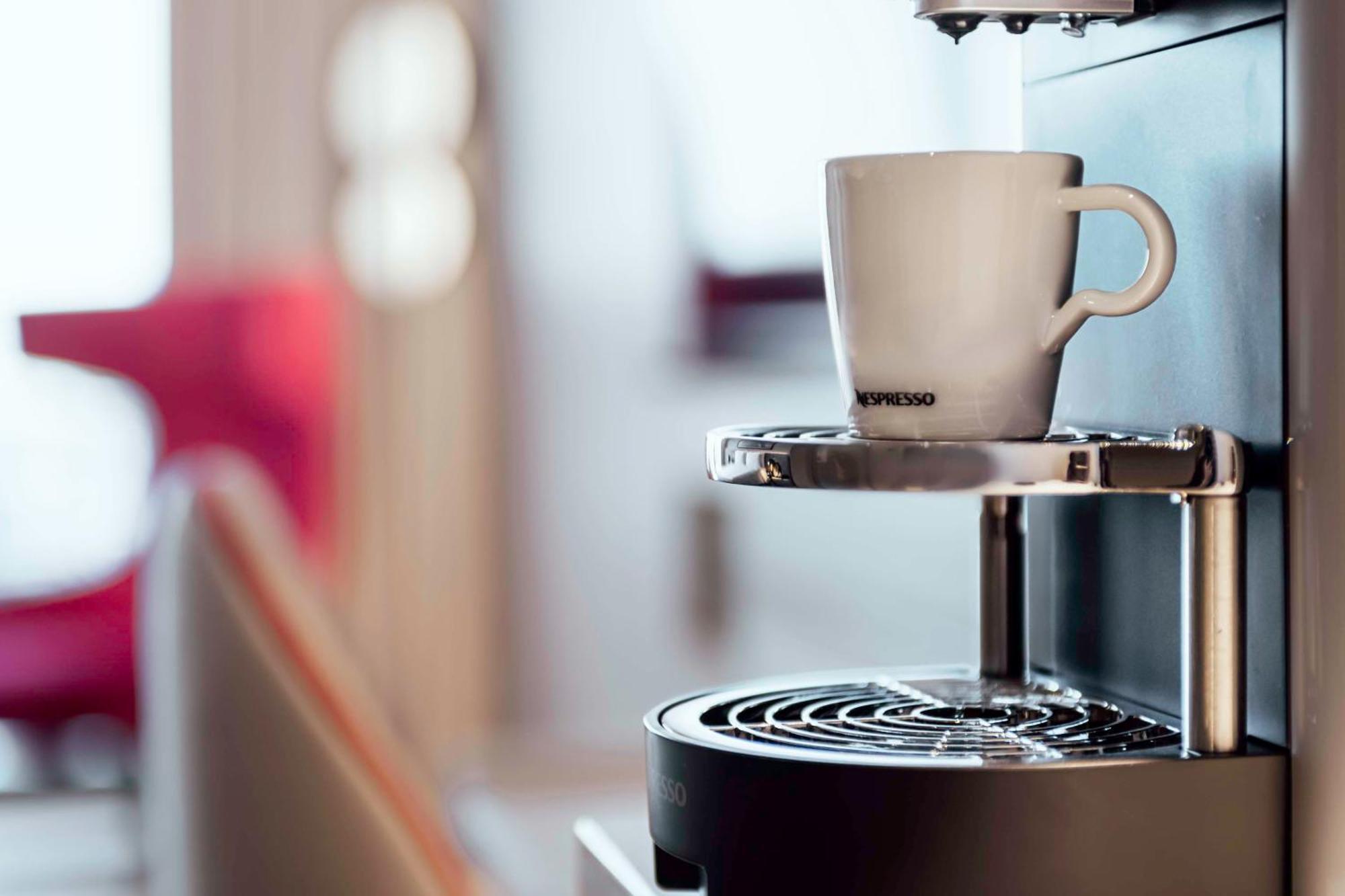 Radisson Blu Hotel Riyadh Convention And Exhibition Center Kültér fotó A Nespresso machine
