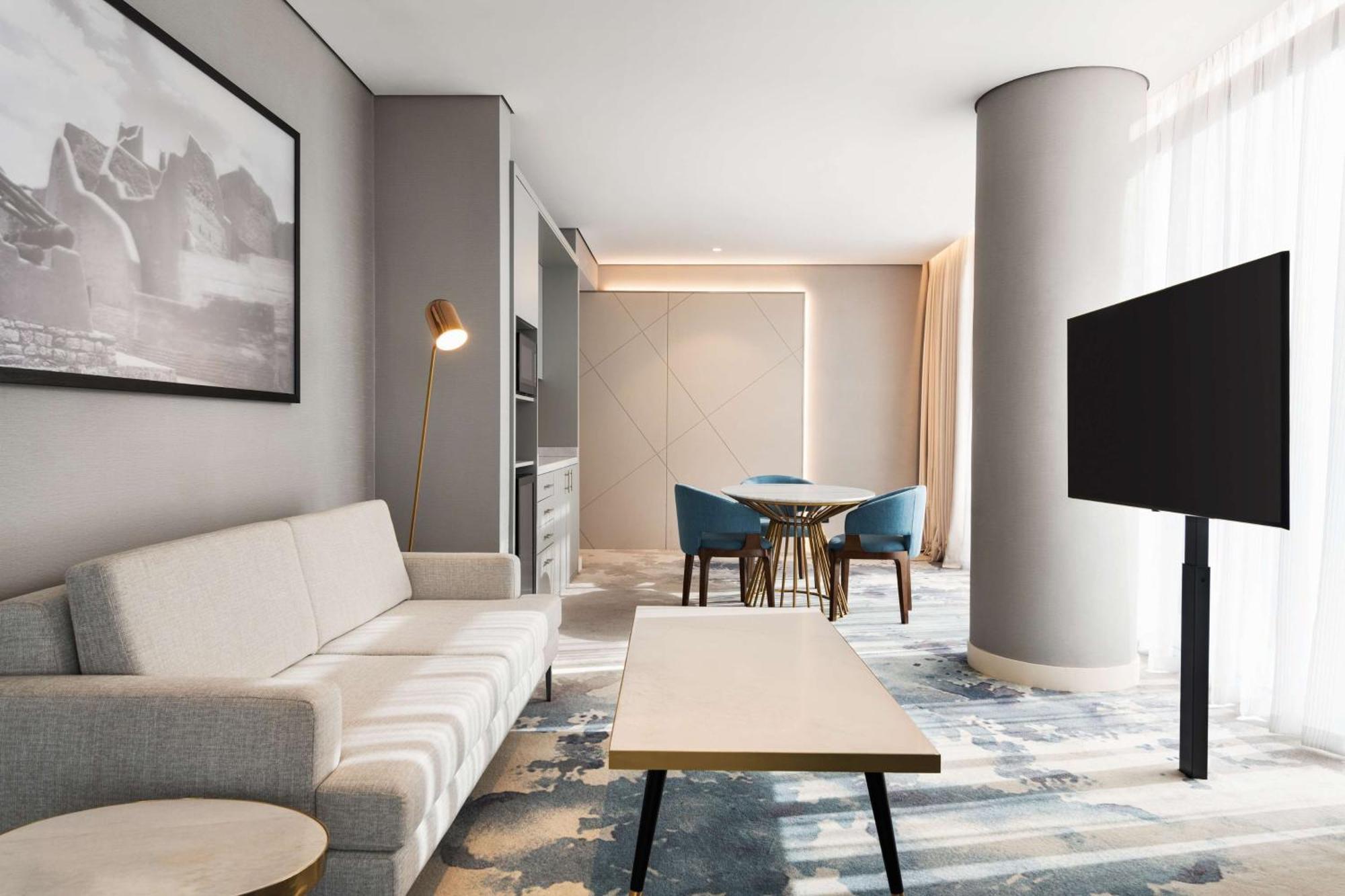 Radisson Blu Hotel Riyadh Convention And Exhibition Center Kültér fotó A suite at the hotel