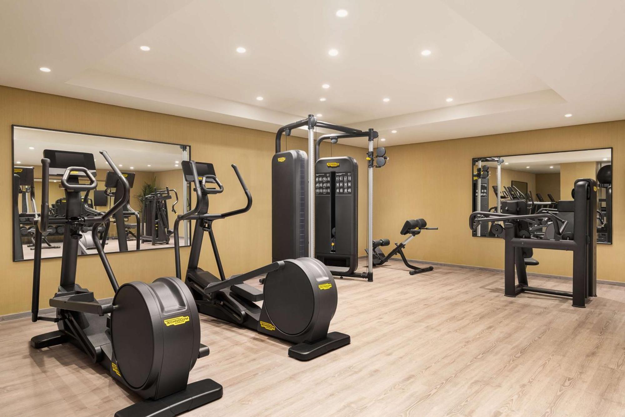 Radisson Blu Hotel Riyadh Convention And Exhibition Center Kültér fotó The gym at the hotel