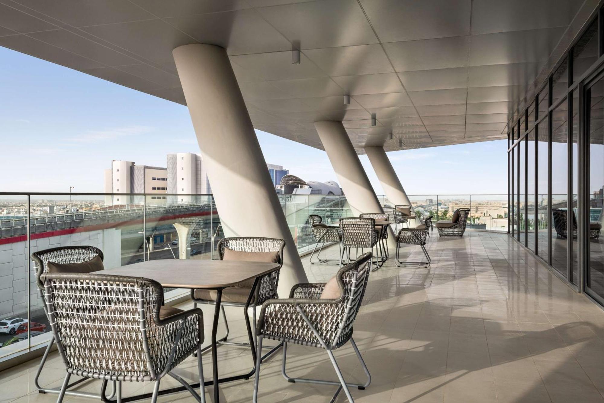 Radisson Blu Hotel Riyadh Convention And Exhibition Center Kültér fotó The Sky Bar