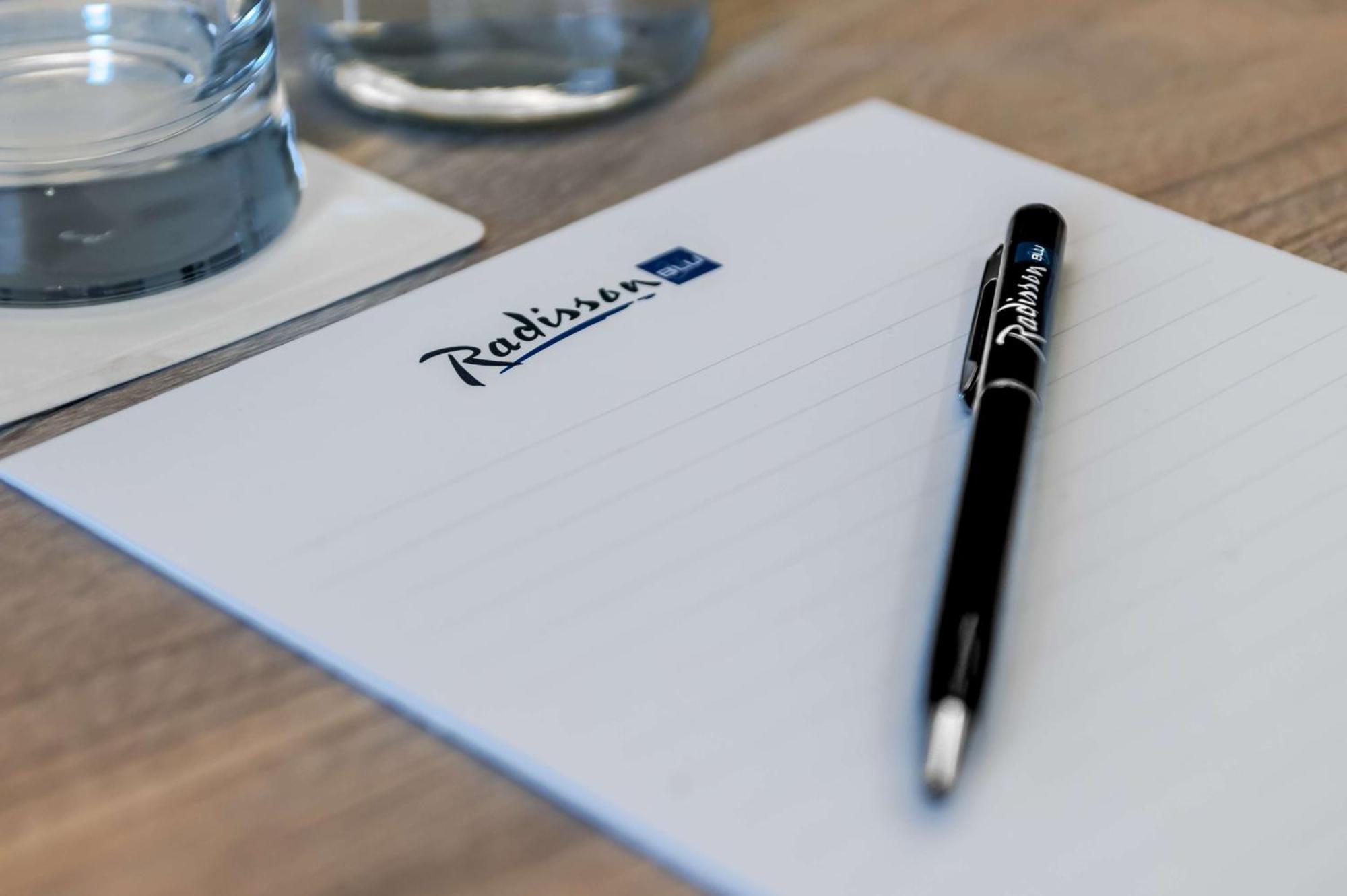 Radisson Blu Hotel Riyadh Convention And Exhibition Center Kültér fotó Radisson stationery