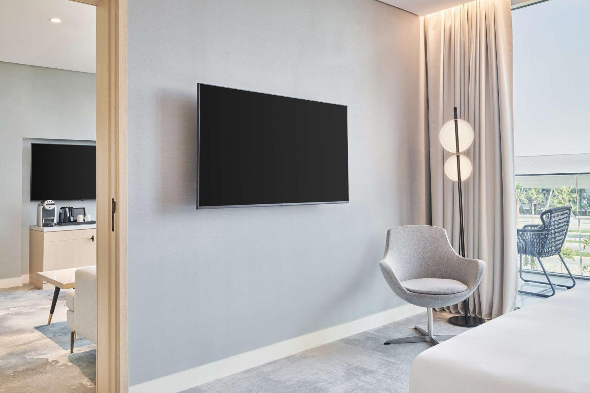 Radisson Blu Hotel Riyadh Convention And Exhibition Center Kültér fotó A wall-mounted television