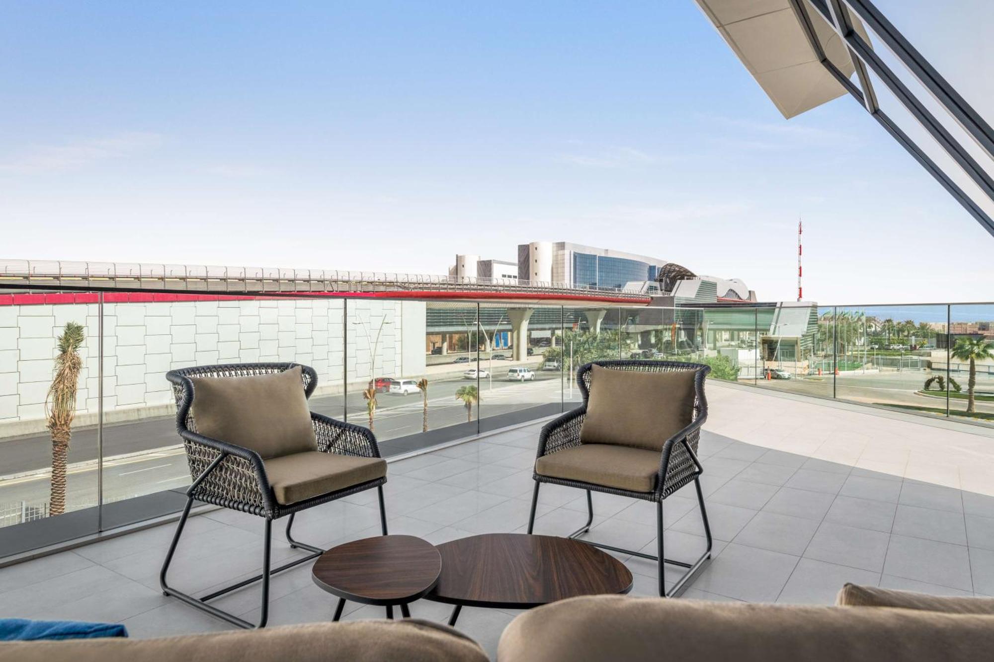 Radisson Blu Hotel Riyadh Convention And Exhibition Center Kültér fotó The Sky Bar