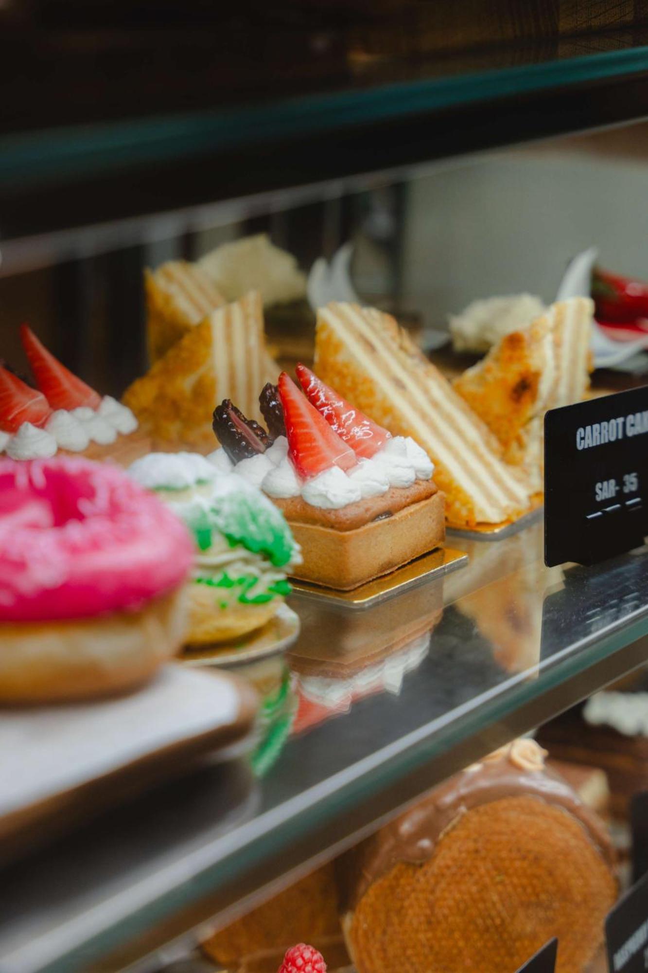 Radisson Blu Hotel Riyadh Convention And Exhibition Center Kültér fotó A display of pastries at a bakery in Singapore